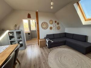 a living room with a couch and a table at Pioppo Apartman in Tiszavasvári