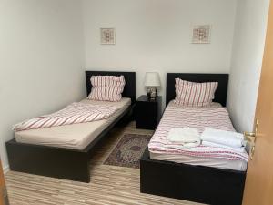 two beds sitting next to each other in a room at Ferienhaus Dresden in Dresden