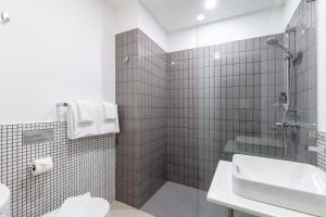 Kamar mandi di Reno hotel +46 foto