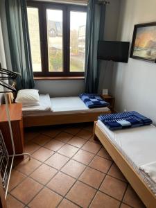a room with two beds and a window at Apartamenty w Helu in Hel