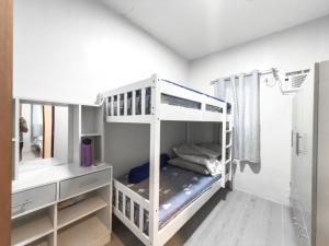 a bedroom with two bunk beds and a desk at Davon- Doña Soledad in Polon