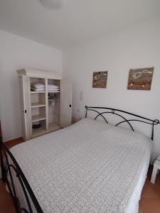 a bedroom with a bed and a small table at Casa Ventaglio Verde in Valledoria