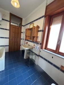 a kitchen with a sink and a table in a room at Rose Irpinia Home in Montemarano