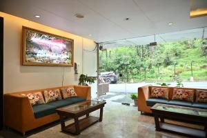 a living room with two couches and a table at The Hoften Blue Magnets, Dalhousie in Dalhousie