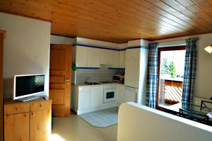 Kuchyň nebo kuchyňský kout v ubytování Appartements Mantinger