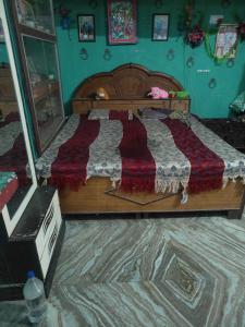 a bedroom with a large bed with a large mirror at Dheeraj Kumar Homestay in Phalauda