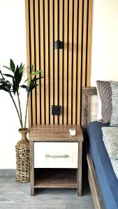 a bedroom with a wooden headboard with a table next to a bed at Chloraka Bay Studio in Khlorakas