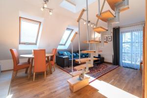 a living room with a table and a dining room at Ferienhaus MeerGenerationen in Ueckeritz