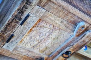 a close up of a wooden box with a handle at Sotto Terra in Katwijk aan Zee +13 photos