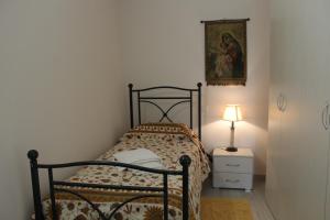 a bedroom with a bed with a lamp on a night stand at Il silenzio delle colline Umbre - Vicino Todi in Todi