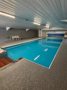 a large swimming pool in a building with a ceiling at Soluthera in Par