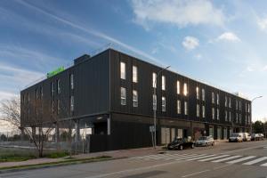 a black building on the side of a street at B&B HOTEL Madrid Vallecas Ensanche in Madrid
