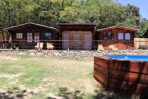 a house with a swimming pool in the yard at La Petite Grande in Lurs