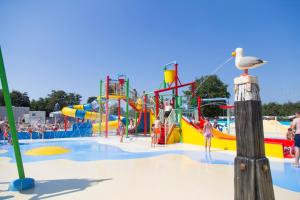 a large water park with people playing in it at Duinhoeve chalet Schelp in Burgh Haamstede