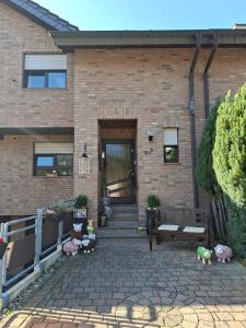 a brick house with stuffed animals in front of it at Privatunterkunft Am Aaper Wald in Düsseldorf