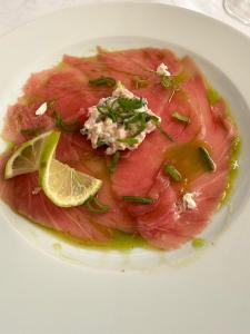 a plate with a piece of meat with lime slices at Hotel Dunas Boavista in Sal Rei