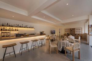 a restaurant with a bar with tables and chairs at Mountain Resort Hotel in Dali