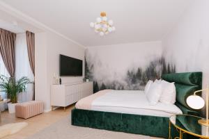 a bedroom with a bed with a green headboard at Sovata Apartment in Sovata +29 photos