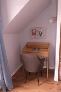 a desk with a chair in a room at L'auberge de Charance in Gap