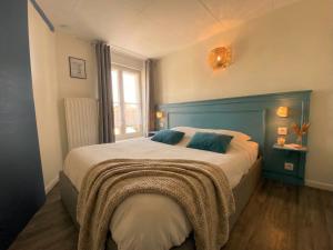 a bedroom with a bed with a blanket on it at Le Moment Douillet - Chambre privée in Bourbourg