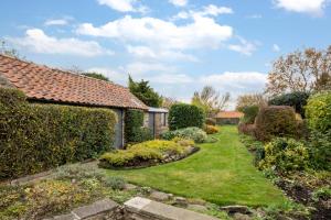 a garden in front of a house at 3 Bed in Catterick oc-ds934 in Catterick Bridge