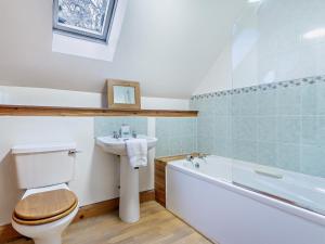 a bathroom with a toilet and a sink and a bath tub at 3 Bed in Fort William oc-95783 in Torlundy +15 photos