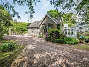 an image of a house with a driveway at 3 Bed in Langholm oc-95053 in Langholm