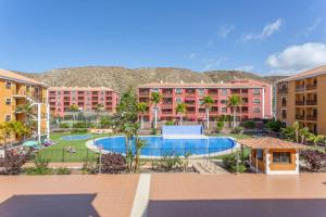 an image of an apartment complex with a swimming pool at Ojos del Océano in Palm-Mar