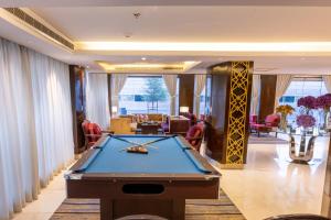 a pool table in a room with a billiard room at Al Muhaidb Residence Al Malaz 3 - Economic in Riyadh