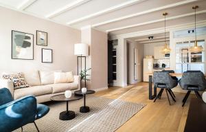 a living room with a couch and a table at R-1 Hoeve Holland in De Cocksdorp