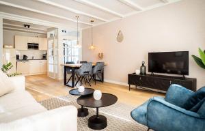 a living room with a couch and a tv at R-1 Hoeve Holland in De Cocksdorp
