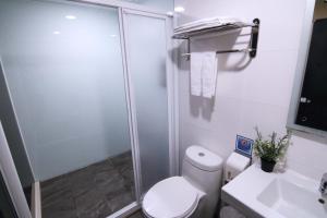 Hotel 6 - Wannien tesisinde bir banyo
