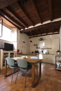 a kitchen with a wooden table and chairs at La Casa di Oli in Amelia +14 photos