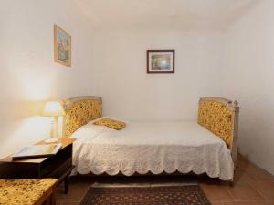 a bedroom with a bed and a desk and a bed sidx sidx sidx at La Catounière - Maison de village avec magnifique vue in Mons