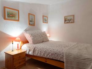 a bedroom with a bed and a table with a lamp at La Catounière - Maison de village avec magnifique vue in Mons