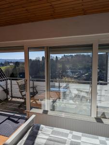 a house with windows with a view of a patio at Helles, sonniges, ruhiges Apartment in Wuppertal