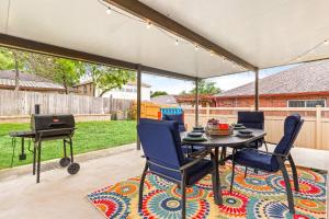 a patio with a table and chairs and a grill at SeaCasa San Antonio in San Antonio
