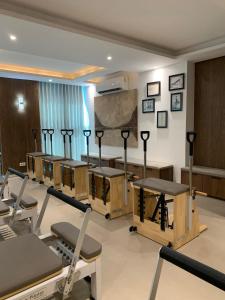 a gym with a row of tables and machines at سكاي لاين سويت in Tunis