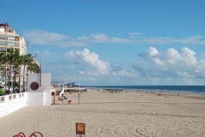 ชายหาดของอพาร์ตเมนต์หรือชายหาดที่อยู่ใกล้ ๆ