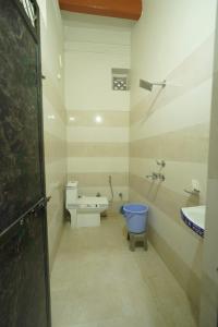 a bathroom with a tub and a toilet and a sink at Shiv Kothi Home Stay in Varanasi +19 photos