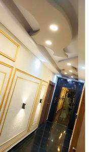 a hallway of a building with a door and a room at Hotel Baghdad Palace in Jāmb