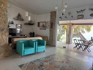 a living room with a blue couch and a television at Angra dos reis Serra e Mar in Angra dos Reis
