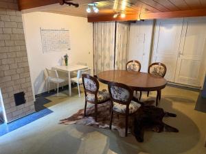 a dining room with a table and four chairs at Zimmervermietung Kimberly in Bischbrunn +11 photos