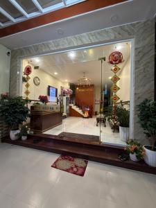 a store front with a large window in a building at Rosie Hotel in Da Thien