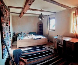a bedroom with a bed and a desk in it at tausend plus eine nacht in Vöhl