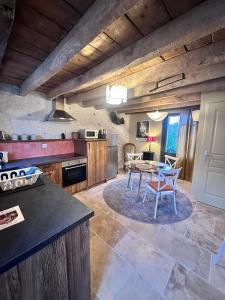 a kitchen and dining room with a table and chairs at L'écurie du vigneron in Châtillon-sur-Cher