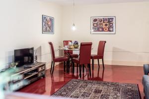 A television and/or entertainment centre at Kandinskij House