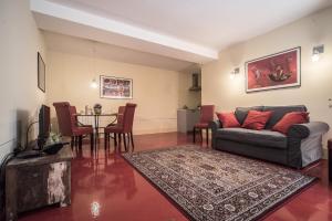 A seating area at Kandinskij House