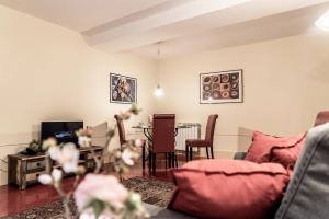 A seating area at Kandinskij House