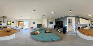 a large living room with a blue couch and a table at Apartman Kalinda in Rijeka